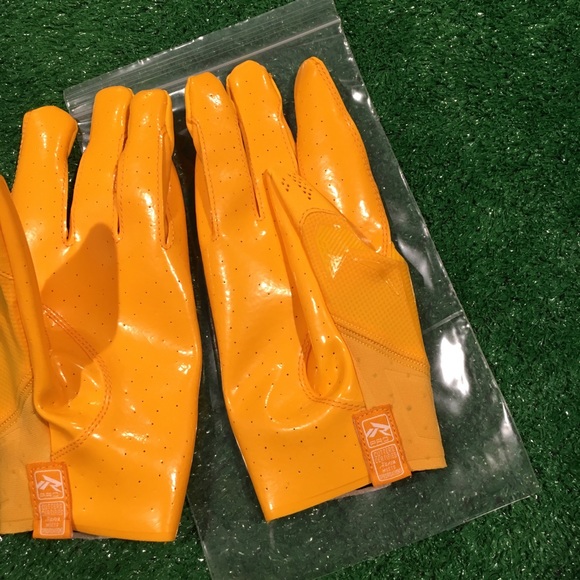 NEW CUTTERS REV PRO 4.0 WR FOOTBALL GLOVES XL - Picture 3 of 6